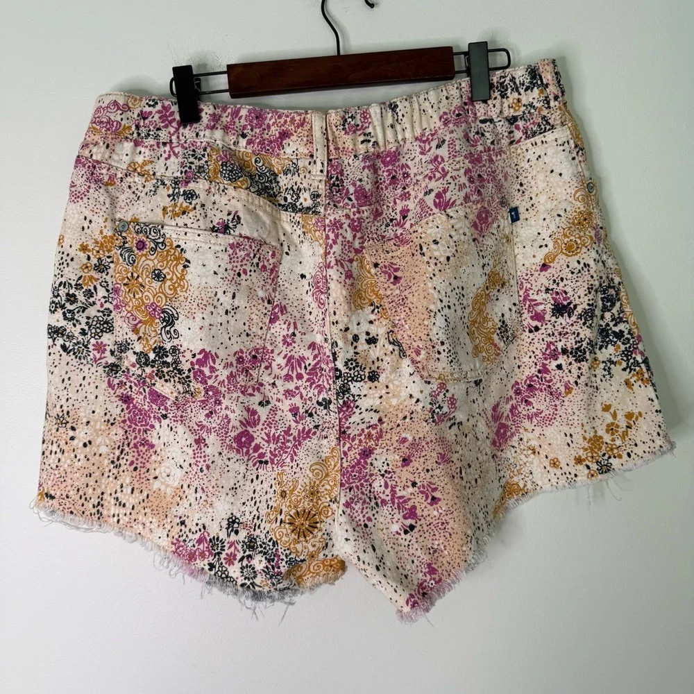 Anthropologie Floral Print High-Rise Shorts in Cream, Pink & Gold - Picture 7 of 13